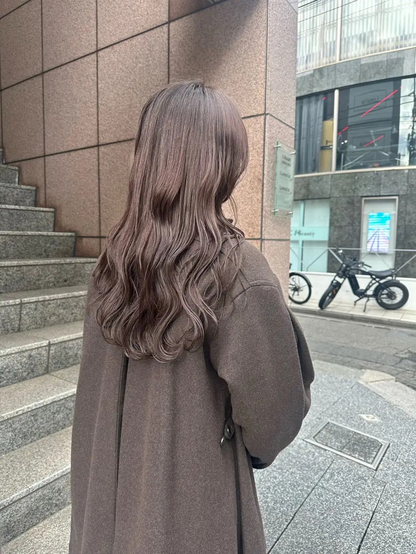 セミロング カラー ブリーチ グレージュ ラベンダーカラー ラベンダーグレージュ ラベンダーグレー カット ヘアカラー トリートメント REINA☁️透明感 カラー/ぷつっと♡のヘアスタイル