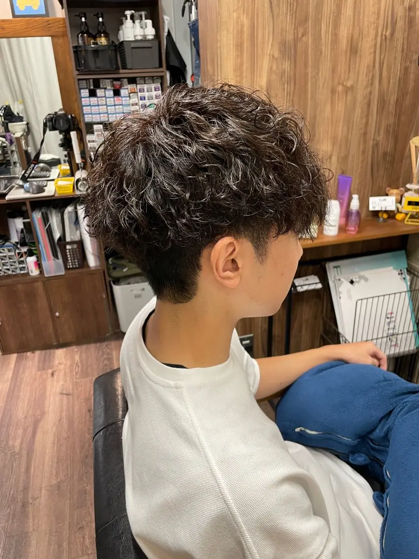 パーマ メンズ メンズパーマ 波巻きパーマ Lull1人美容室 バレイヤージュのヘアスタイル
