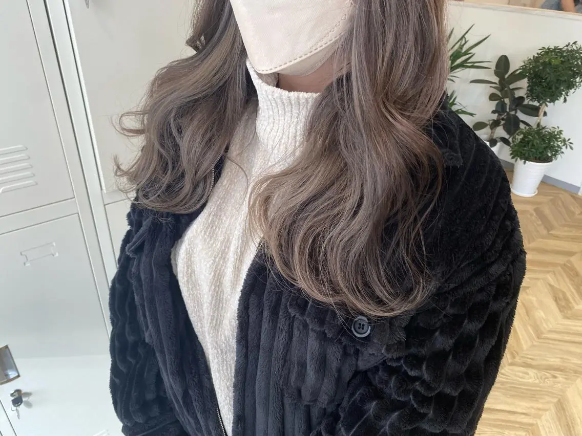 セミロング カラー ヘアアレンジ アディクシーカラー ブリーチ 透明感カラー エドルカラー ハイライトカラー 夜23時まで予約🉑 reverieあきらのヘアスタイル