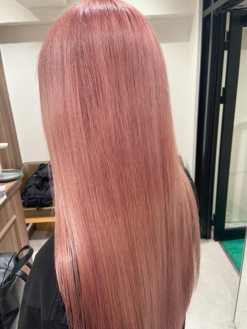 ロング カラー ブリーチ ピンクカラー 山田 悠朱里のヘアスタイル