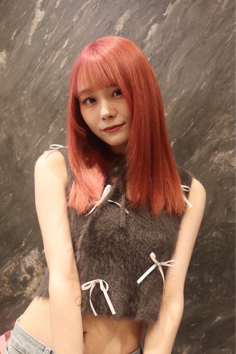 ミディアム カラー ベージュカラー 透明感カラー ピンクカラー ピンクベージュ カット ヘアカラー レイヤー/ブリーチ iwamiya岩見谷のヘアスタイル