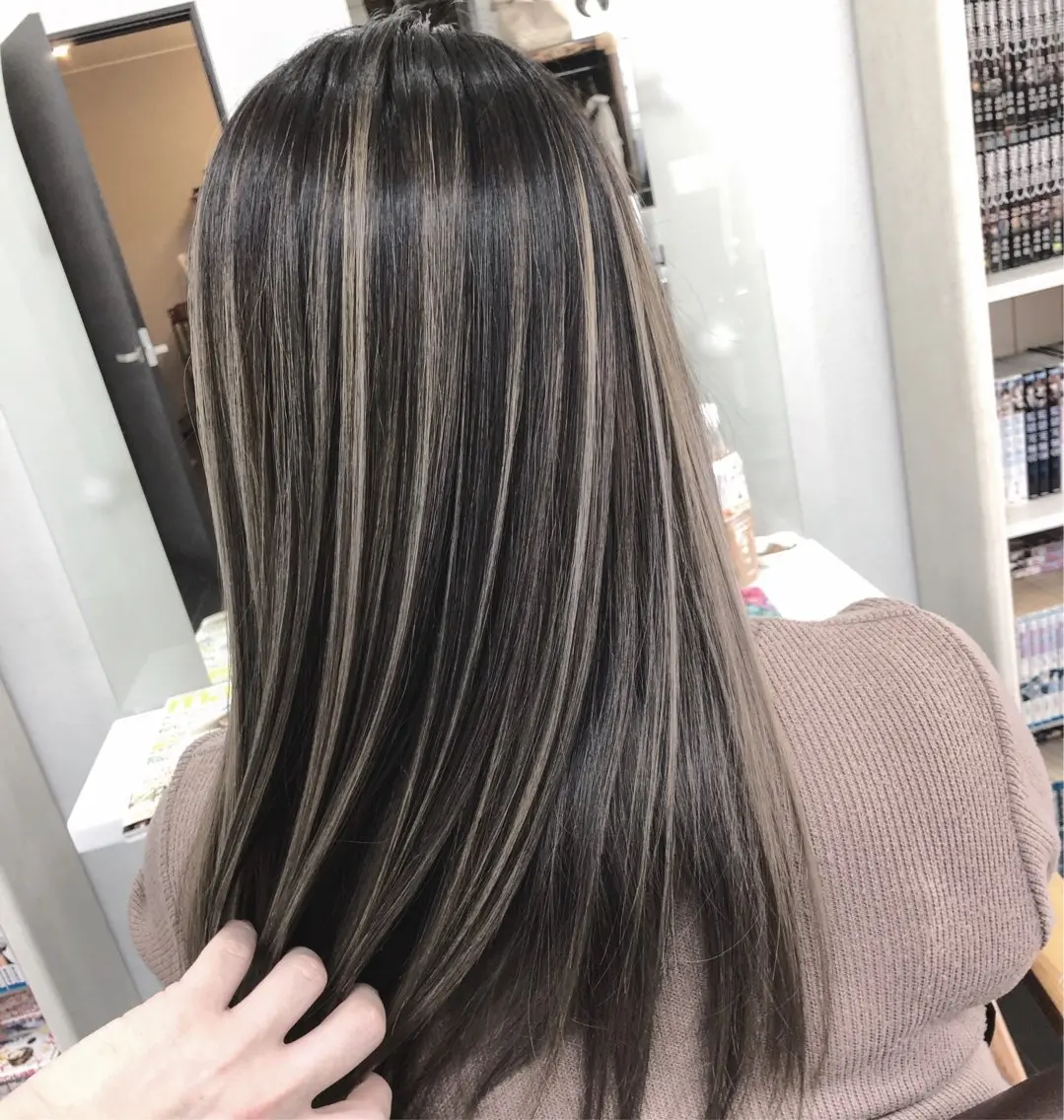 セミロング レイヤーカット 井上 彩加のヘアスタイル