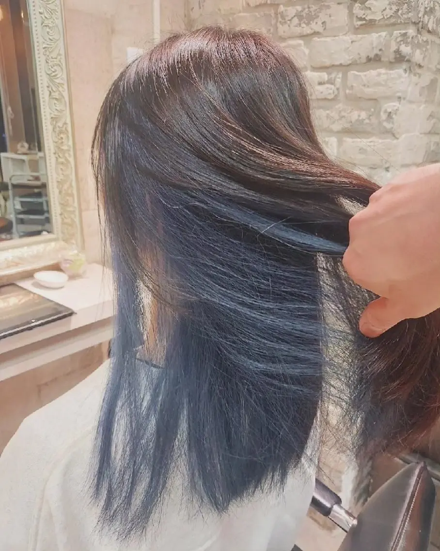 セミロング カラー ブルーカラー インナーカラー ヘアカラー トリートメント ブリーチ・ハイトーン 特化🎉内山のヘアスタイル