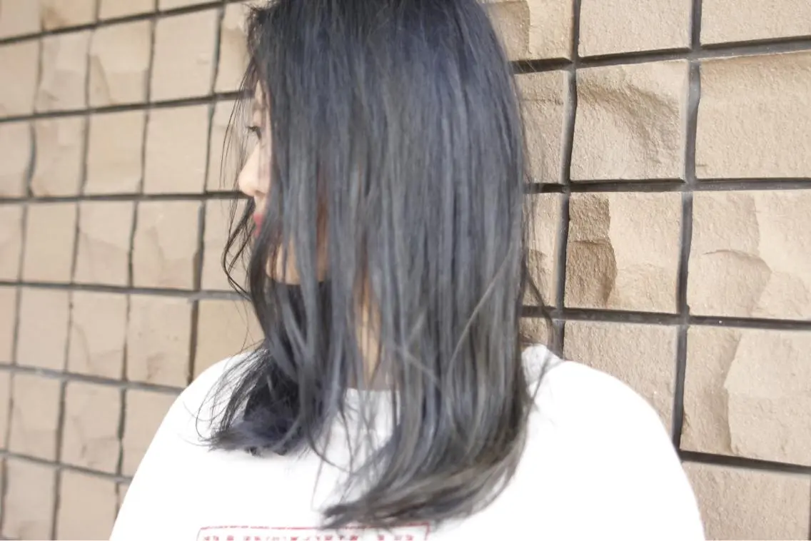 セミロング カラー 松田 由貴のヘアスタイル