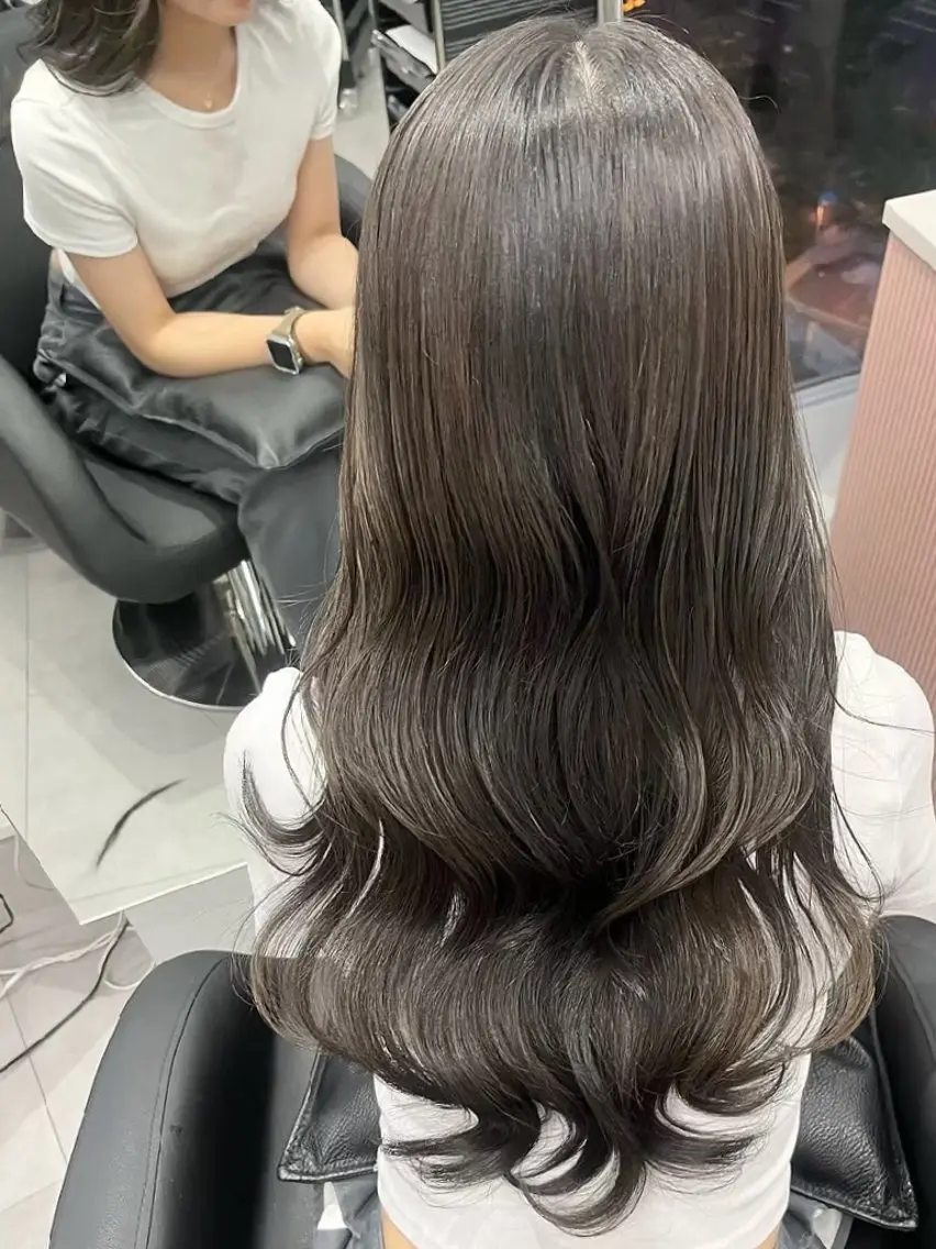 カラー 江坂 misaki のヘアスタイル