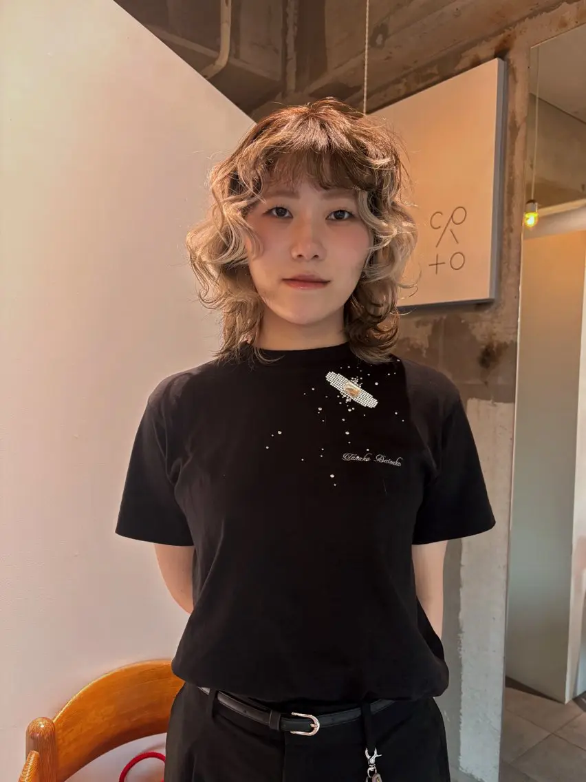 カラー ミディアム ベージュカラー ブリーチ 透明感カラー デザインカラー ハイライトカラー mirai/レイヤー ボブ/デザインのヘアスタイル