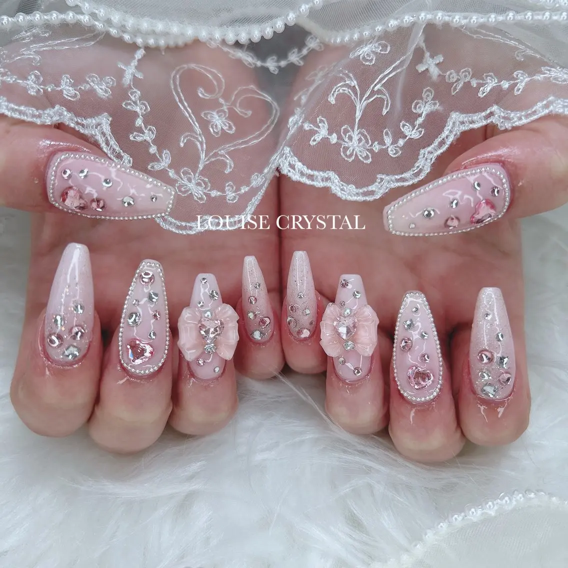 ネイル ハンドネイル LOUISE CRYSTALのネイルデザイン