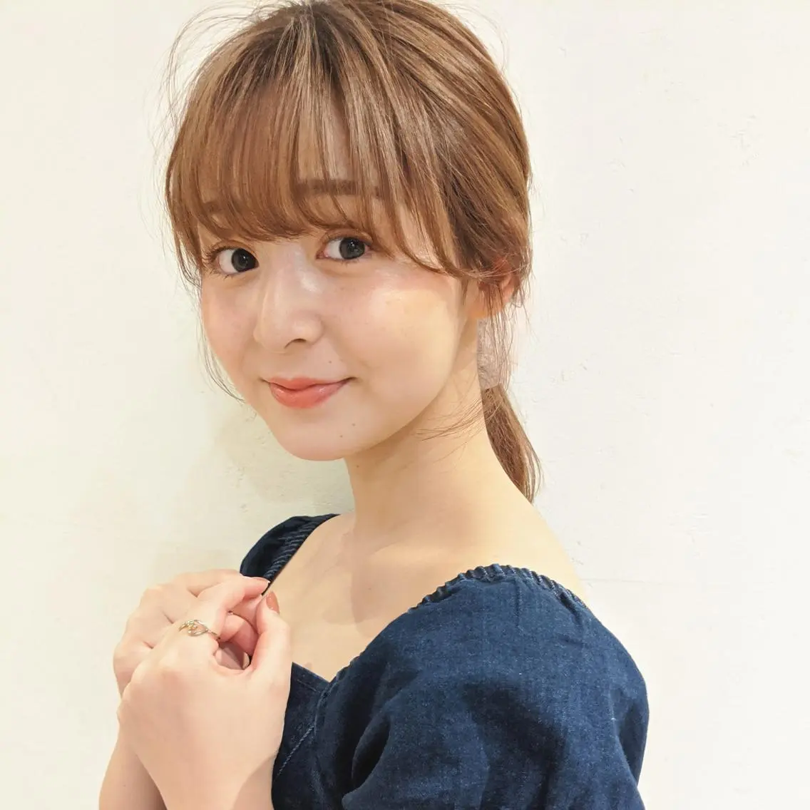 ミディアム カラー おくれ毛 カット ヘアカラー トリートメント kitin 吉祥寺 山岸花のヘアスタイル