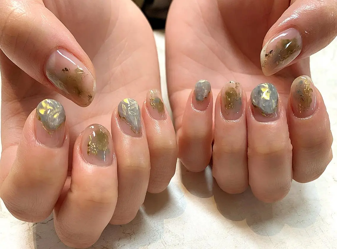 ショート ネイル オーロラネイル ブルー クリアネイル ゴールド k. yukinoのネイルデザイン