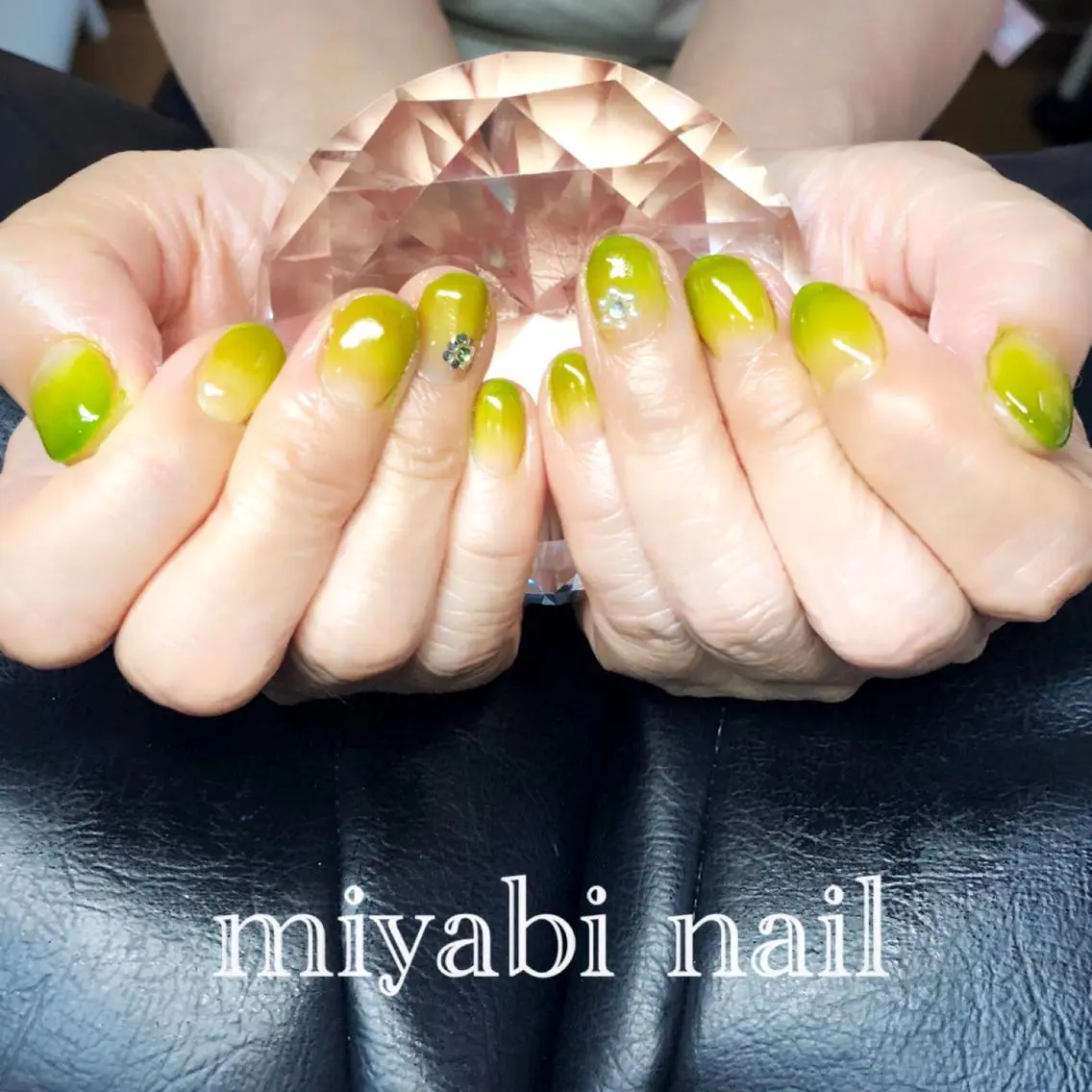 ネイル ジェルネイル グラデーション グリーン ハンドネイル miyabi nail 桂川駅近くのネイルデザイン