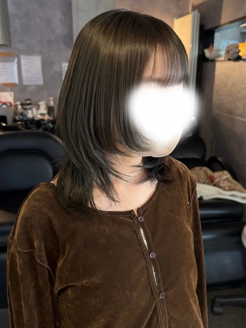 ミディアム カラー ミディアムレイヤー グレージュ オリーブグレージュ オリーブグレー レイヤーカット カット ヘアカラー 🤍あみ🤍暗髪オリ ーブ特化🌿髪質改善のヘアスタイル
