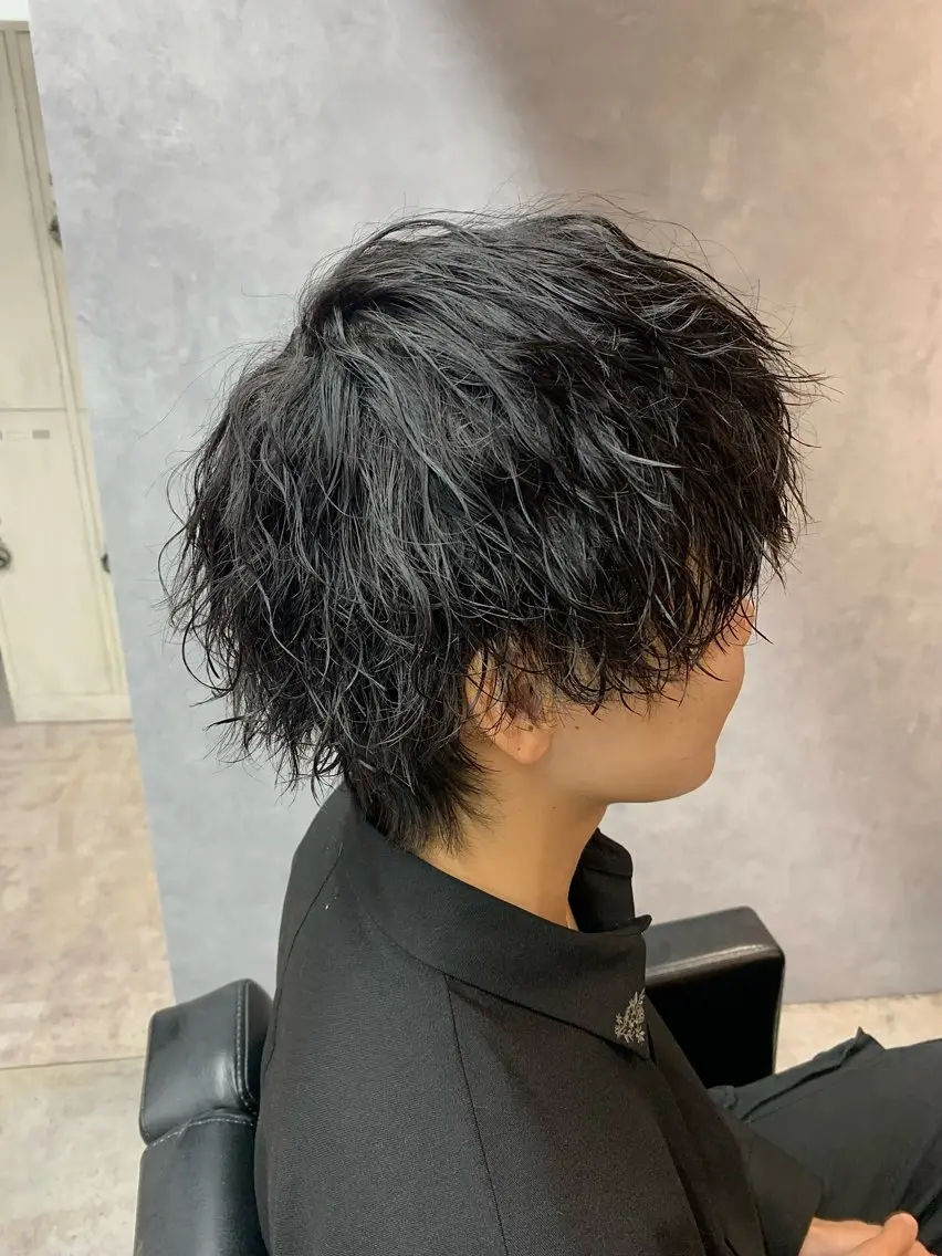メンズ 波巻きパーマ メンズウルフカット ウルフカット センターパート/ メンズ特化/植田 柊のヘアスタイル