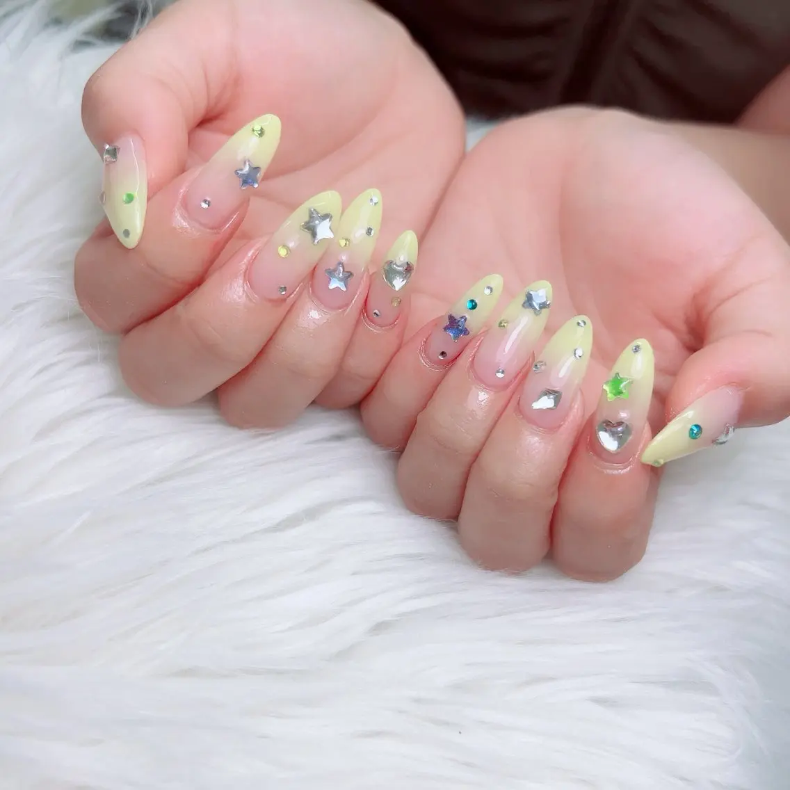 セミロング イエローカラー ハンドネイル gallery Yumiのネイルデザイン