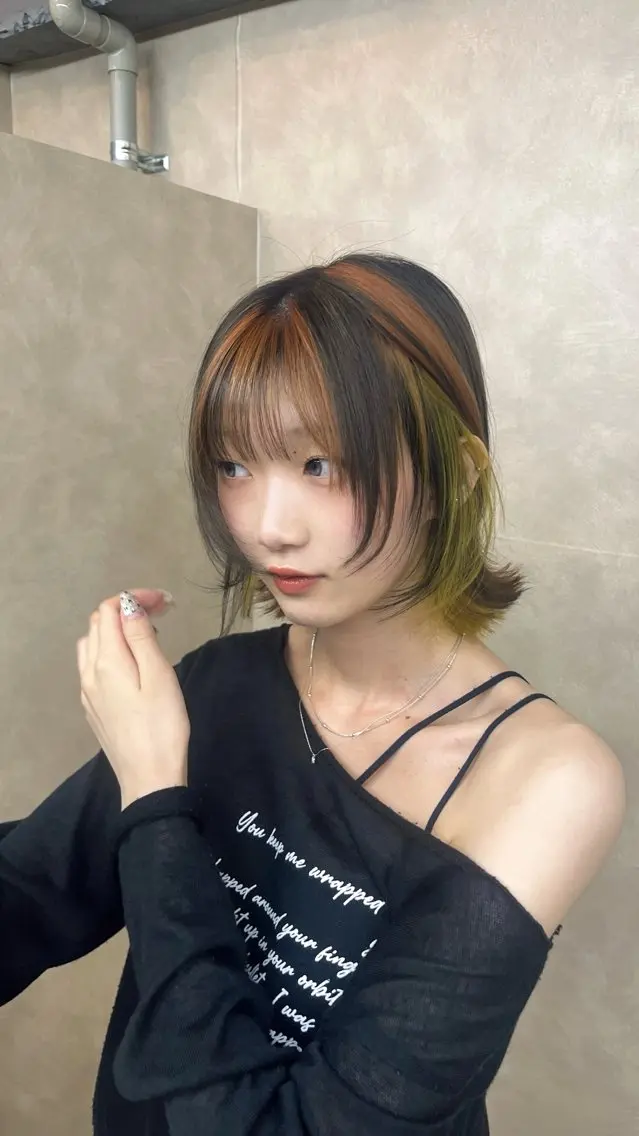 ショート カラー カット ヘアカラー ✩.*Aise⟡.· 艶カラー🐈⬛🩶のヘアスタイル