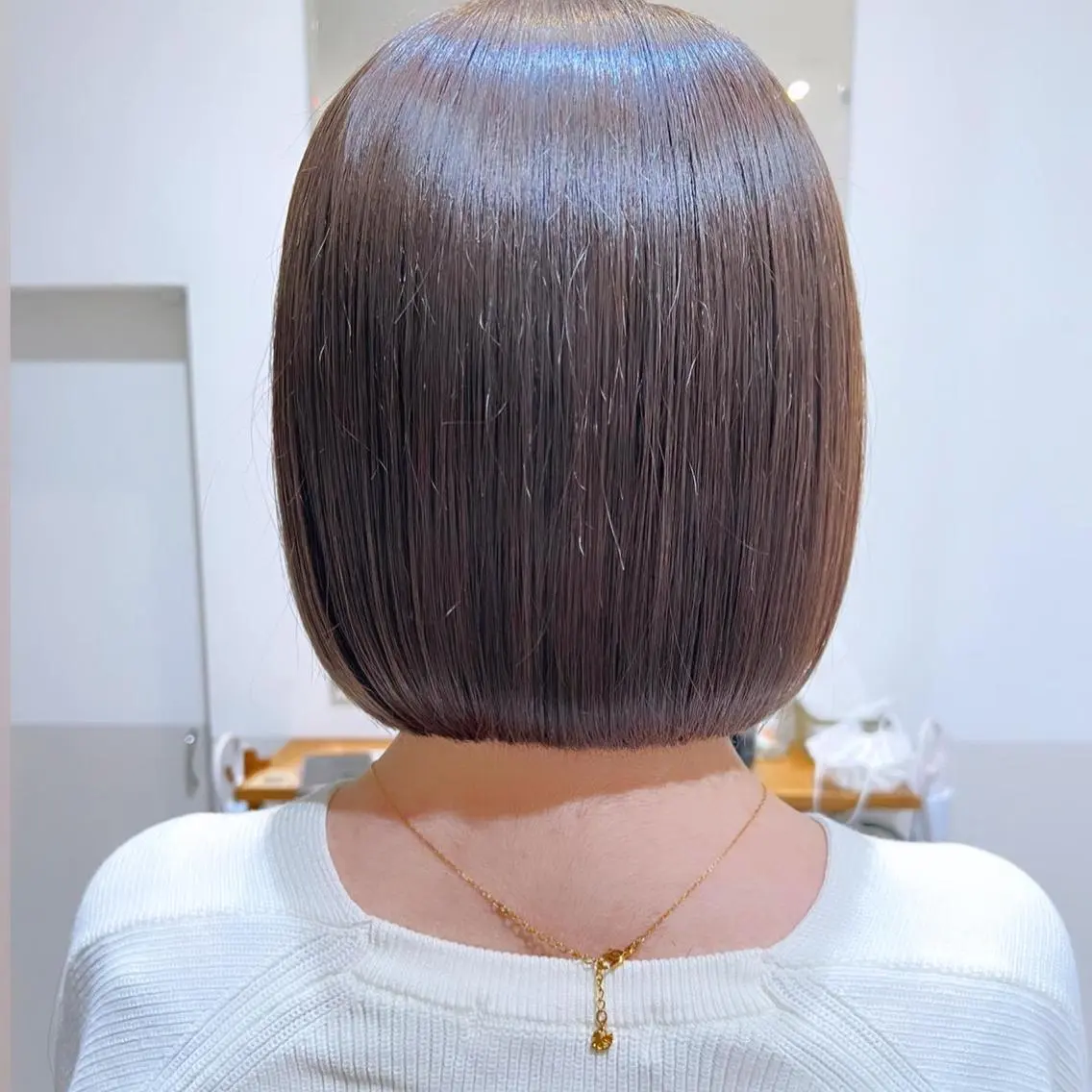 ショート カラー ボブ 顔まわりカラー特化 赤津百合絵のヘアスタイル