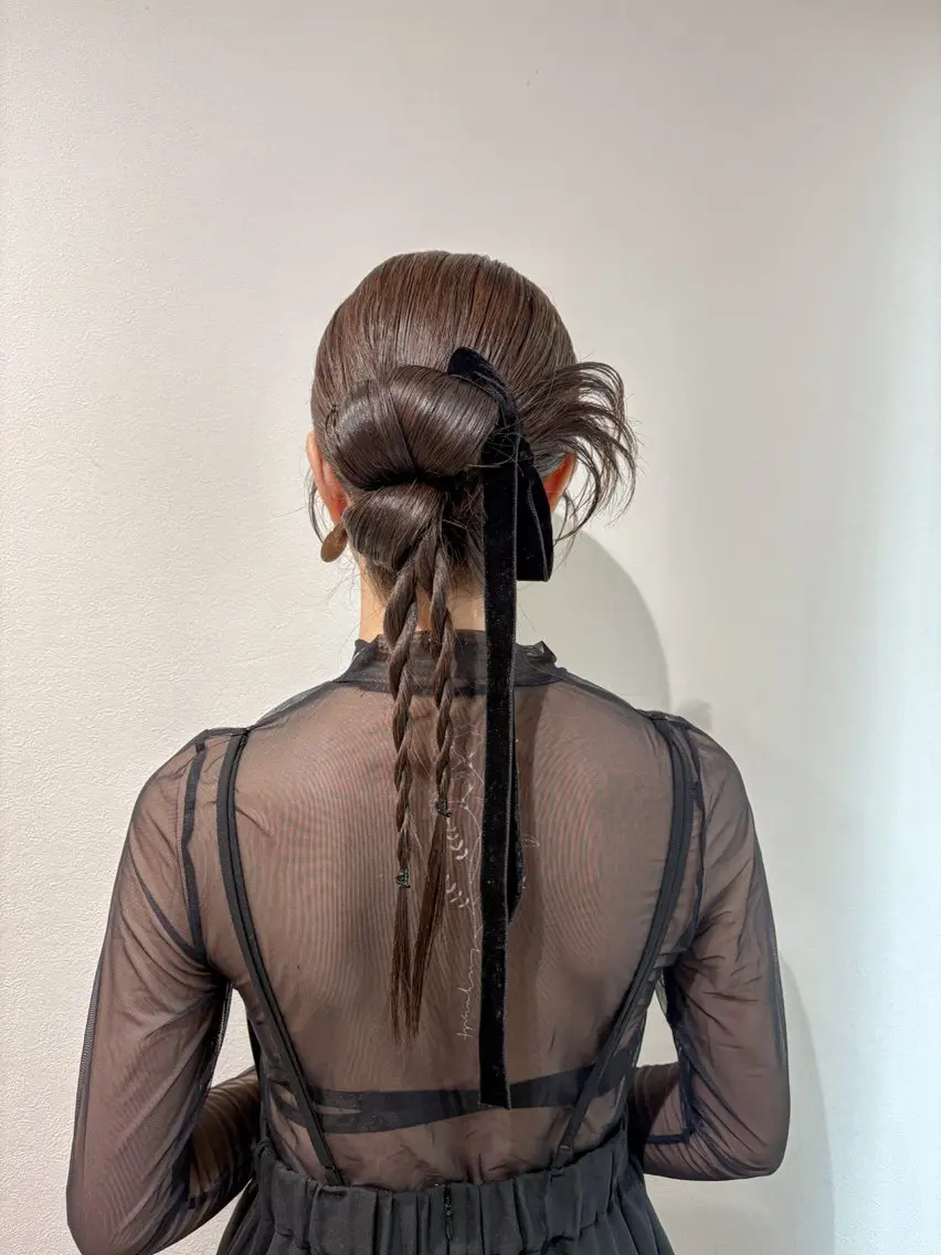 セミロング ヘアアレンジ ヘアセット cut/nail ▫️イチカ🌻のネイルデザイン