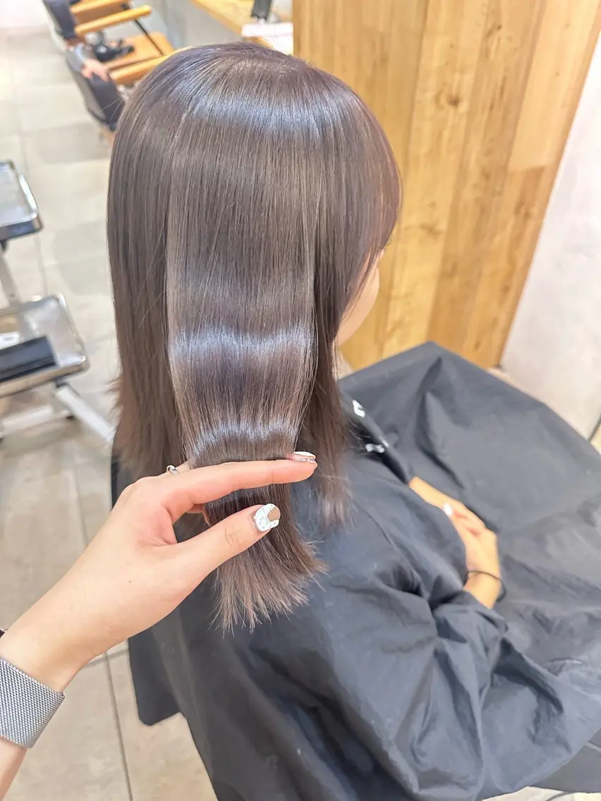 ミディアム カラー ヘアカラー トリートメント REINA☁️透明感 カラー/ぷつっと♡のヘアスタイル