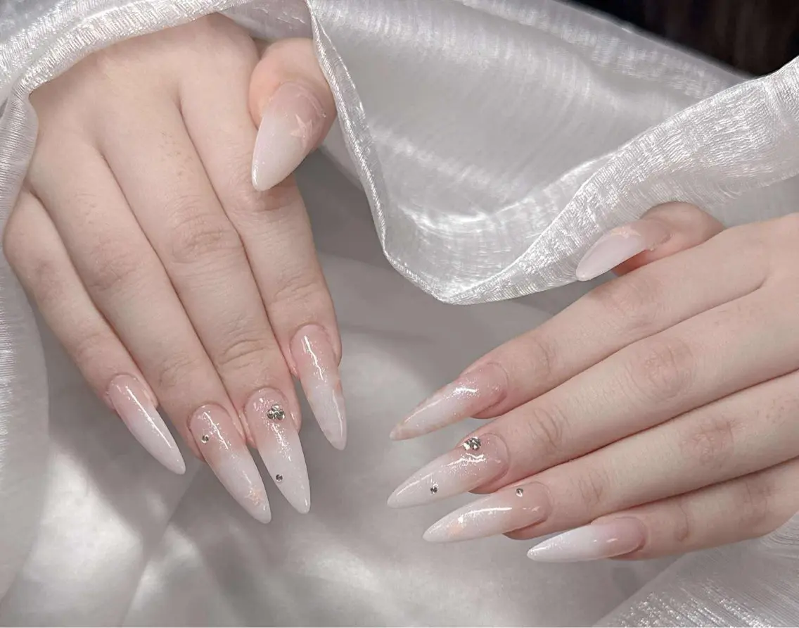 ネイル 長さ出し グラデーション 卒業式 キラキラネイル マグネットネイル ハンドネイル Lee Nailsのネイルデザイン