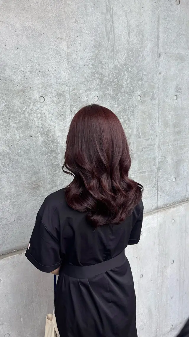 ロング ヘアカラー トリートメント ✨暖色カラー🍒にこ 🍒赤髪/レイヤー✨のヘアスタイル