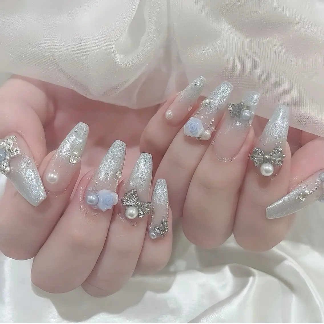 ネイル オーロラネイル チークネイル 桜ネイル クリアネイル ドット ハンドネイル Rin Nail Shinokuboのネイルデザイン