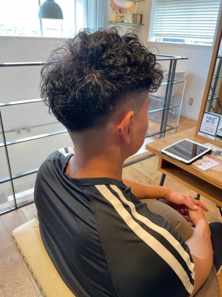 ショート パーマ メンズ 田辺 孝太郎のヘアスタイル