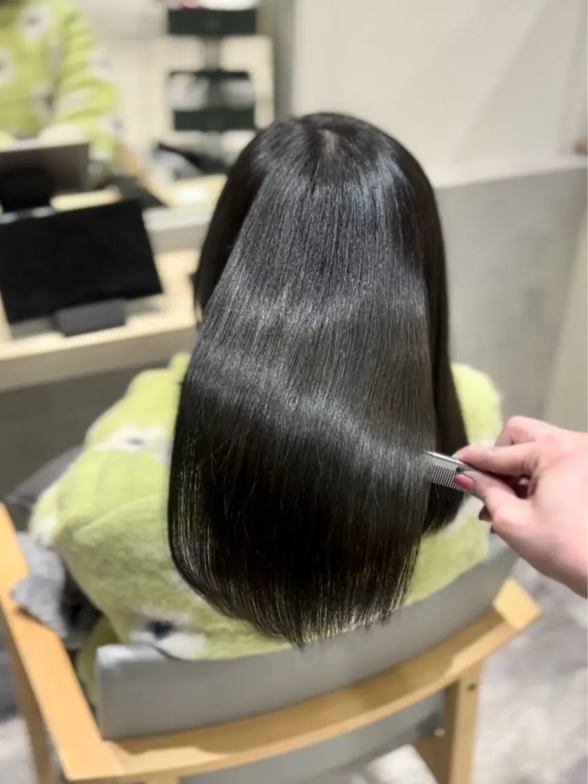 ミディアム カラー 透明感カラー オリーブカラー オリーブグレー LOVEST Rihoのヘアスタイル
