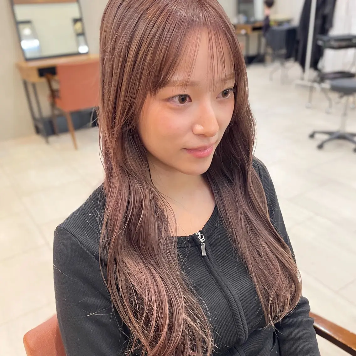 ロング カラー ベージュカラー ブリーチ 透明感カラー ラベンダーカラー ラベンダーベージュ 顔まわり🥨レイヤー /透明感/水口舞奈のヘアスタイル