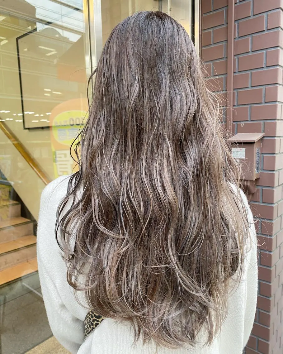 カット+ケアブリーチハイライト+カラー+トリートメントの写真
