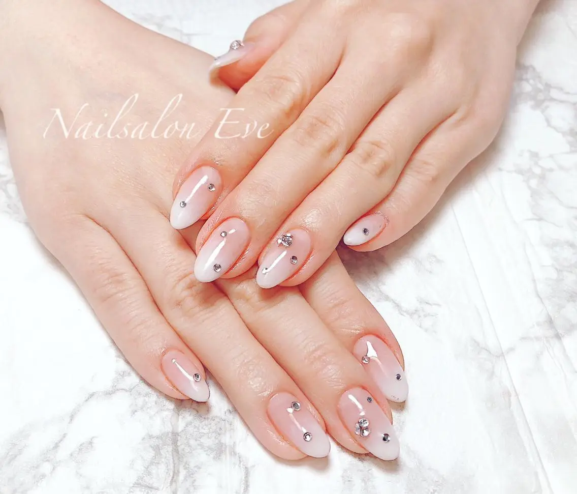 ネイル ストーンネイル Nailsalon Eve（イヴ）のネイルデザイン