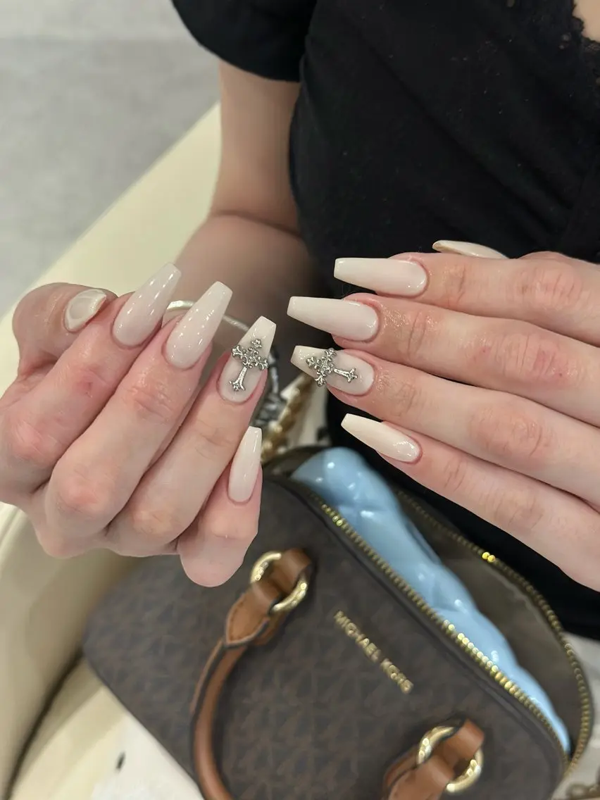 ネイル チークネイル ドット フレンチネイル グラデーション ハート ハンドネイル ハンドケア Eli Muse 新宿ネイルのネイルデザイン