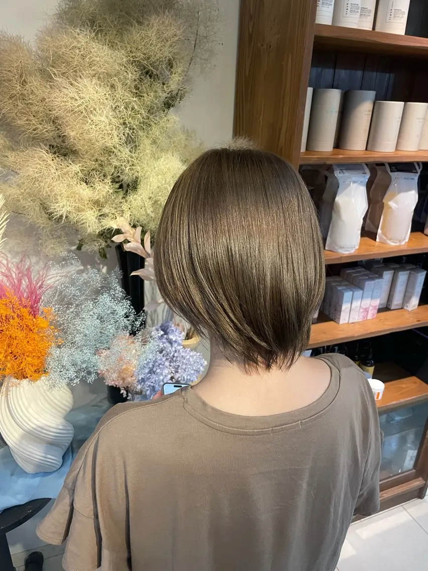 ショート カラー ベージュカラー ブリーチ ダブルカラー ブリーチなしカラー オリーブベージュ ヘアカラー ✨透明感カラー、 メンズカット✨谷野のヘアスタイル