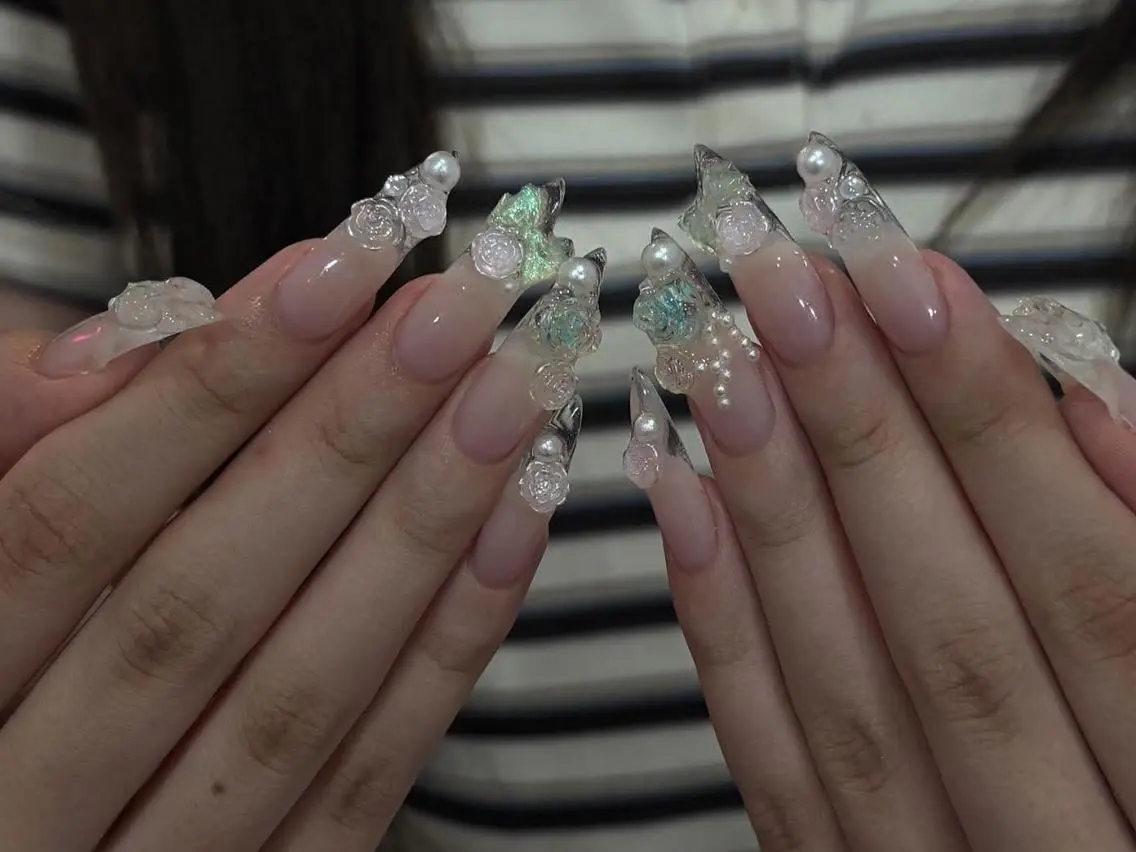 ネイル 長さ出し グラデーション 卒業式 キラキラネイル マグネットネイル ハンドネイル NaMi Belle Nailのネイルデザイン