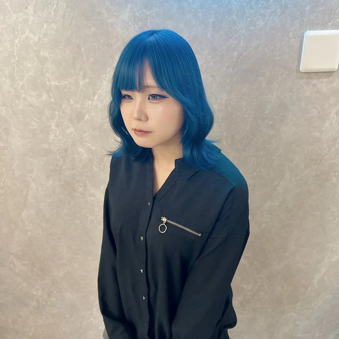 セミロング カラー ブリーチ ケアブリーチ 透明感カラー ネイビーカラー 髪質改善 ヘアカラー トリートメント ブリーチの神 KYONのその他イメージ