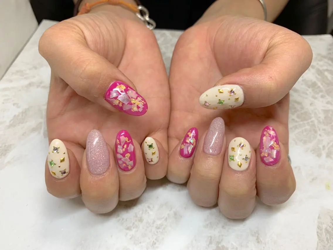 ネイル ストーンネイル LULU LIMAのネイルデザイン