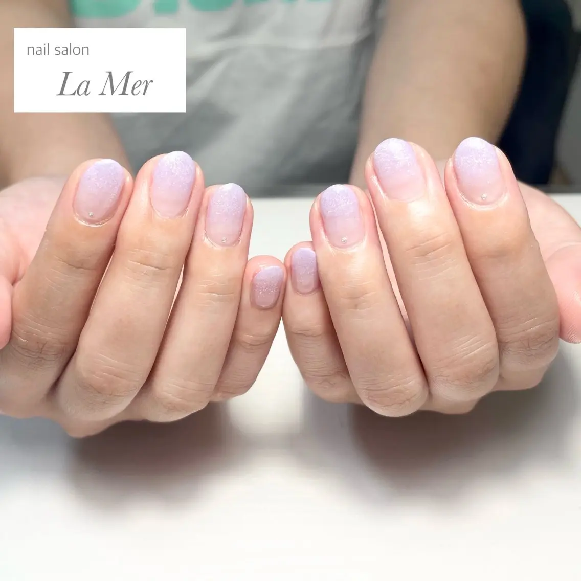 ネイル グラデーション キラキラネイル ラメ(グリッター) ラメグラデーション オフィスネイル ハンドネイル nailsalon La Merのネイルデザイン