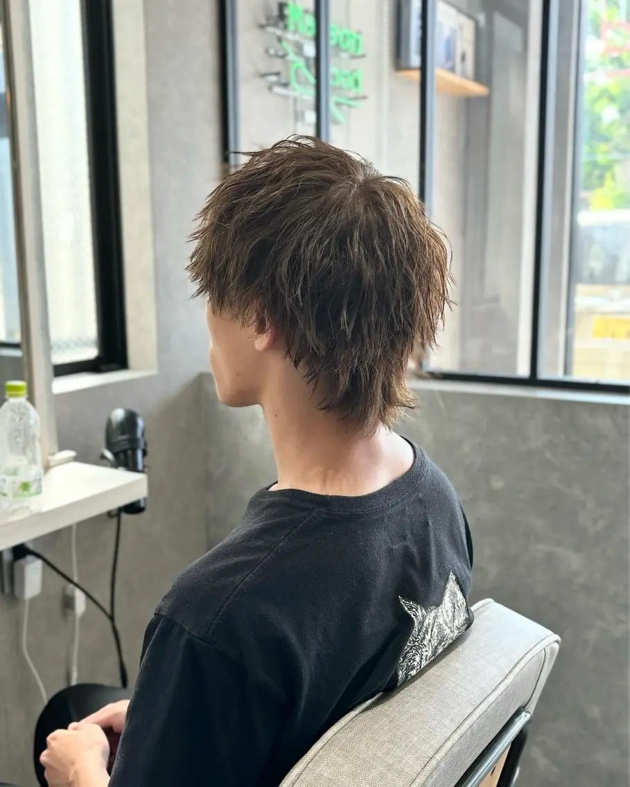 ショート カラー メンズ メンズバレイヤージュ メンズブリーチ センターパート メンズハイライト メンズハイトーン 長谷川 湧のヘアスタイル