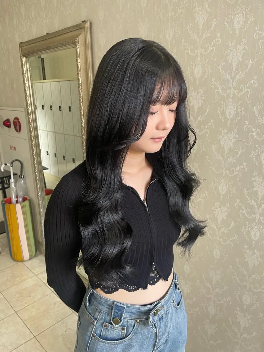 セミロング カラー ブリーチ カシス 透明感カラー ダークグリーン デザインカラー カット ヘアカラー トリートメント 烏丸/艶髪/レイヤー /韓国風/廣瀬尚輝のヘアスタイル