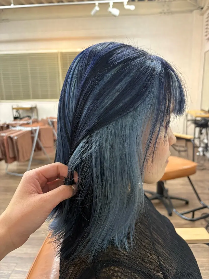 ミディアム カラー ネイビーカラー 関口 真琴のヘアスタイル