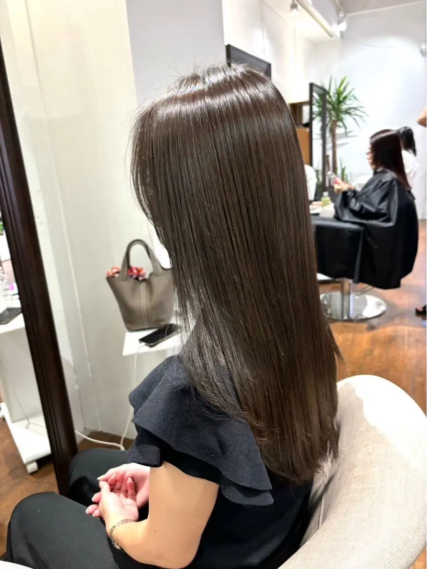 ロング ヘアカラー 上川 柚綺のヘアスタイル