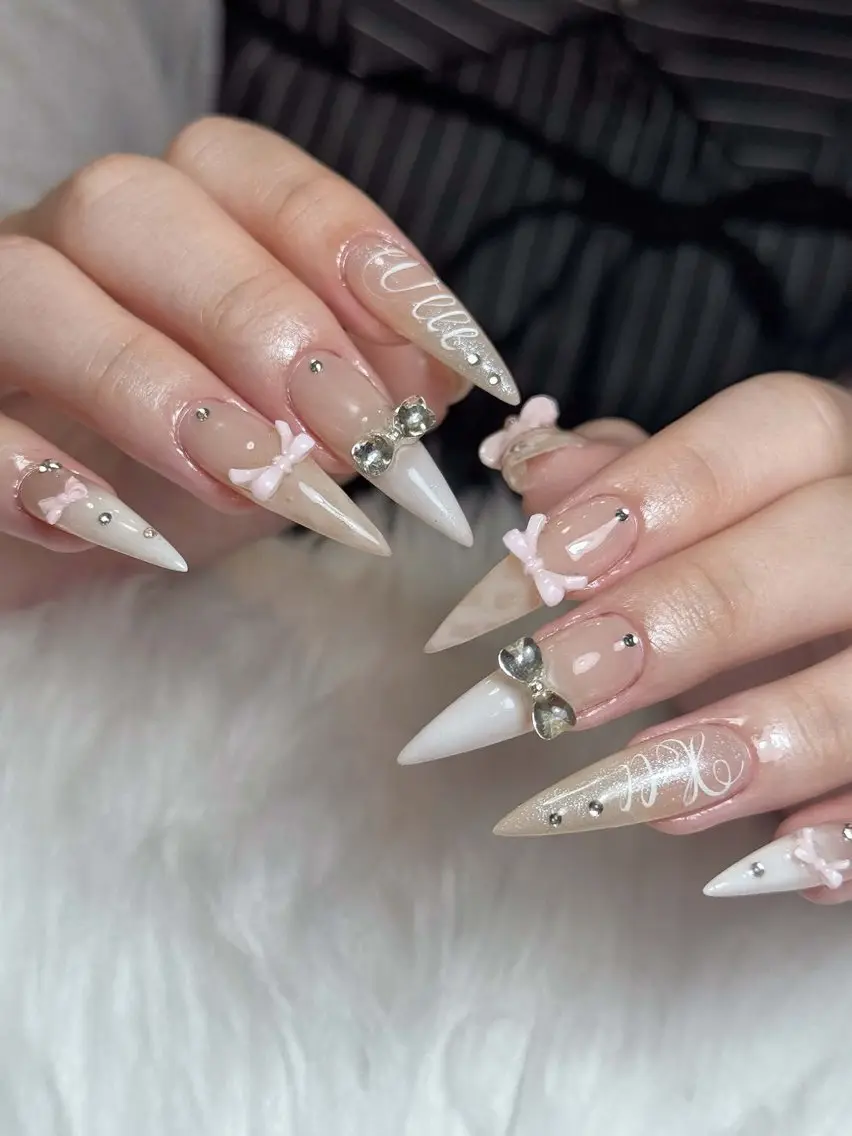 ネイル チークネイル ドット フレンチネイル グラデーション 韓国ネイル ハンドネイル Lisa Nail Salonのネイルデザイン