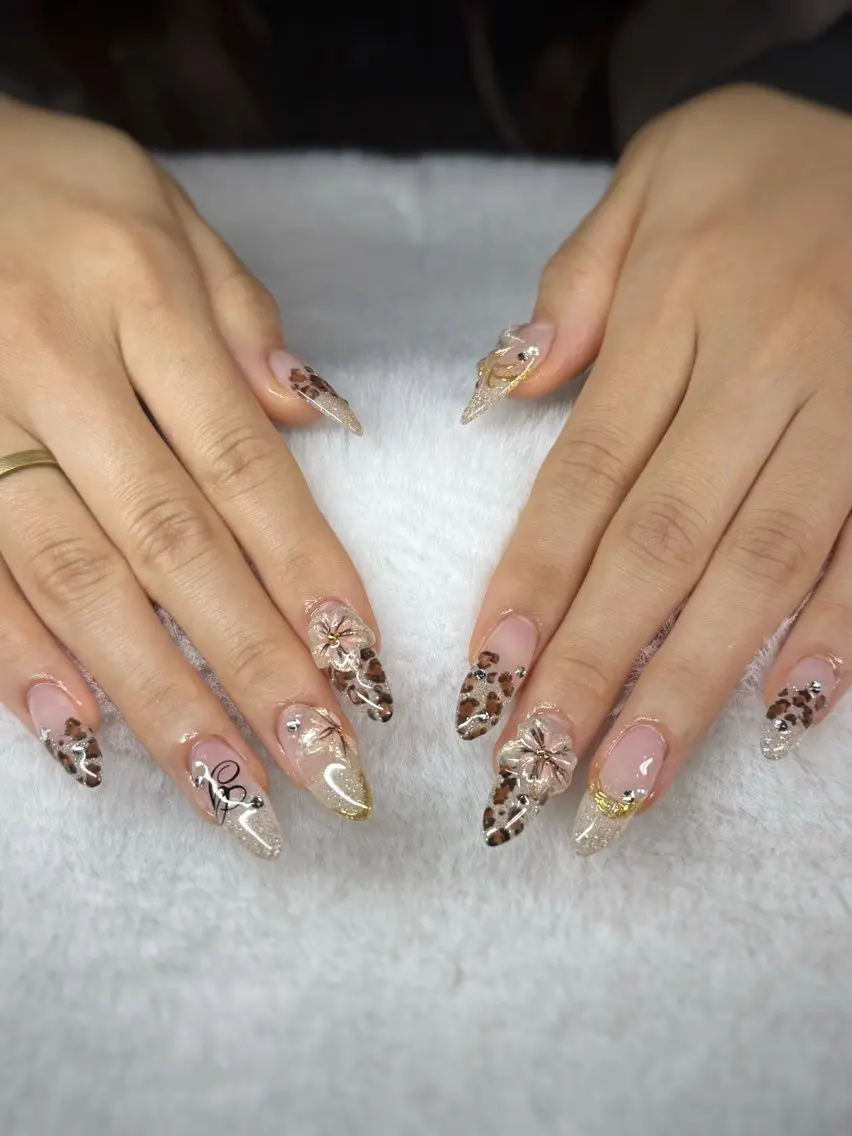 ネイル Noir nails aikaのネイルデザイン