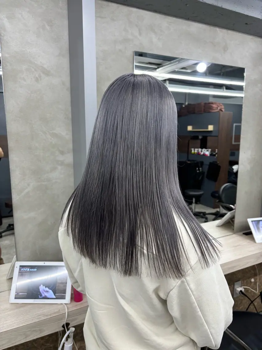 セミロング カラー シルバー ブリーチ&似合せボブ 田中寛十のヘアスタイル