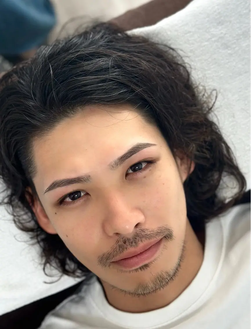 驚くほど綺麗になる美眉スタイリング (骨格マッピング+眉ワックス脱毛+間引き)の写真