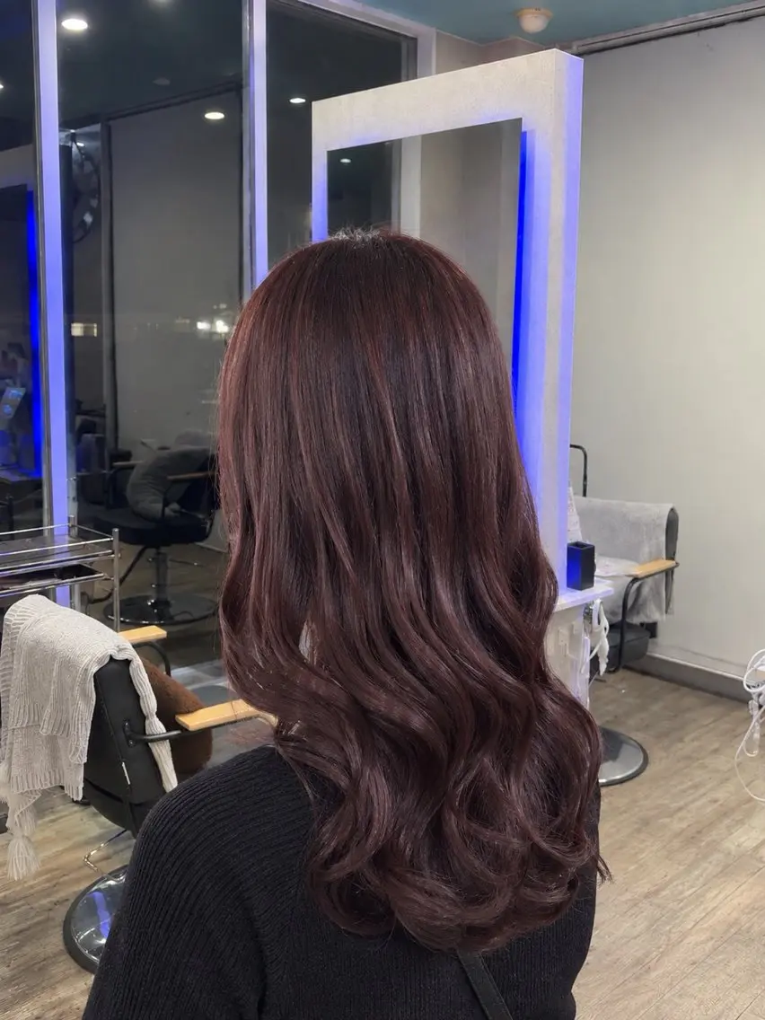 ロング カラー レッドカラー ヘアカラー 小林 涼那のヘアスタイル
