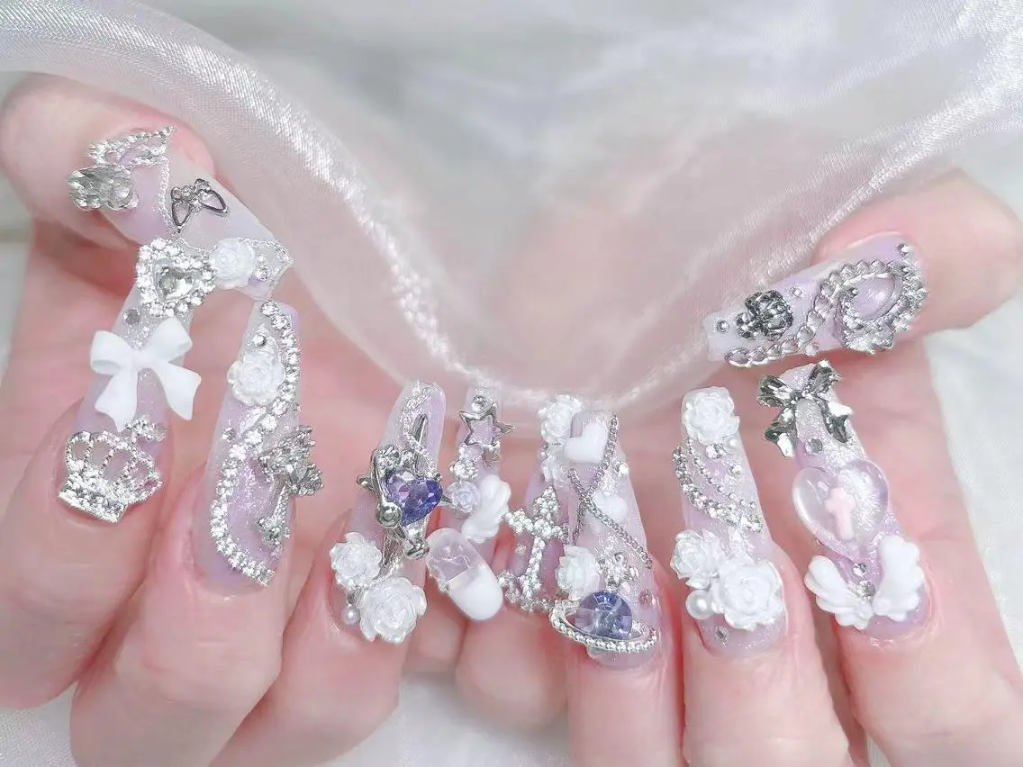 ネイル 長さ出し キラキラネイル 韓国ネイル ロングネイル マグネットネイル ハンドネイル ハンドケア Yuki🌸 nailのネイルデザイン