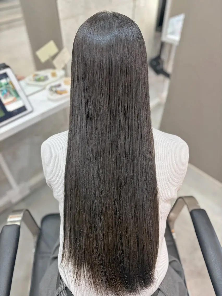 ロング カラー 透明感カラー ダークグレー ロング ヘアカラー 池田 華怜のヘアスタイル
