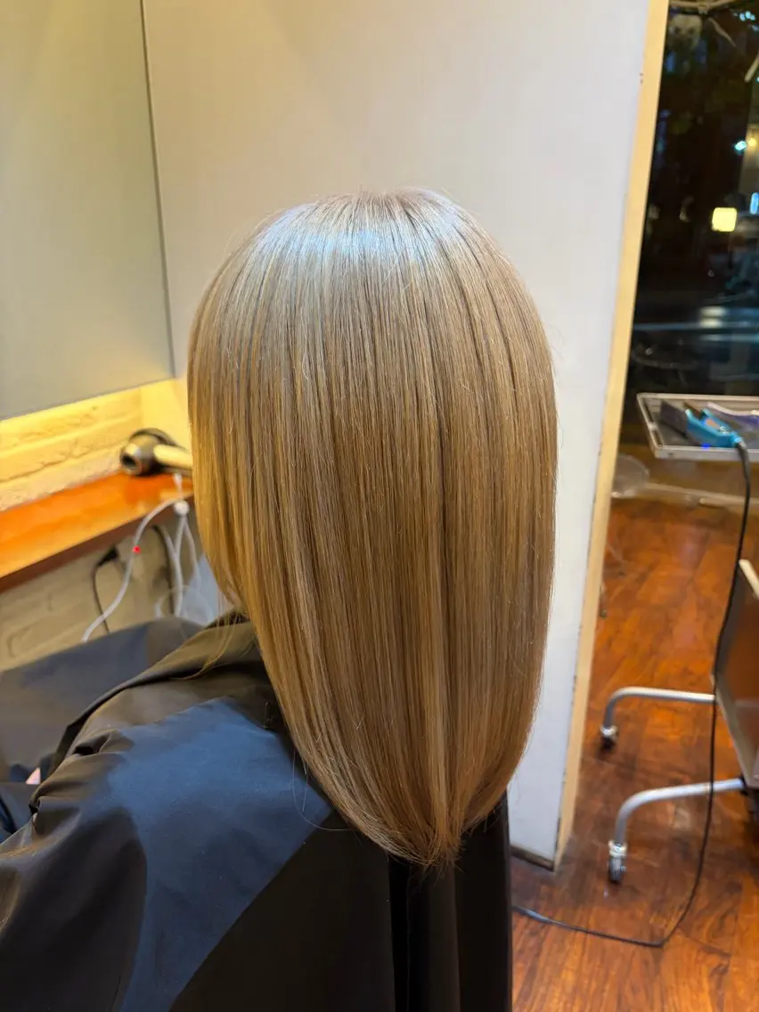 カラー ベージュカラー ブリーチ ミルクティーベージュ ヘアカラー トリートメント CoCoon sayuのヘアスタイル