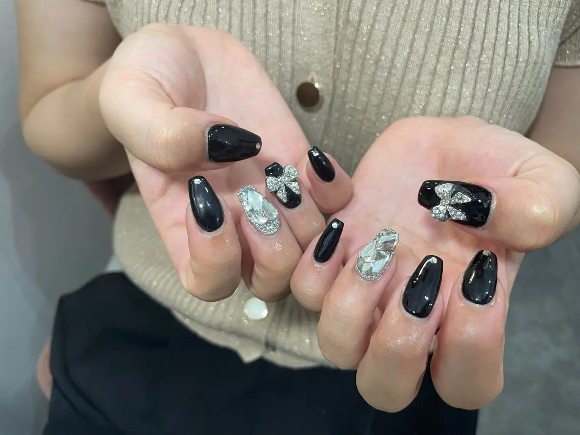 ネイル LAVISH 大和店 emi・:*+のネイルデザイン