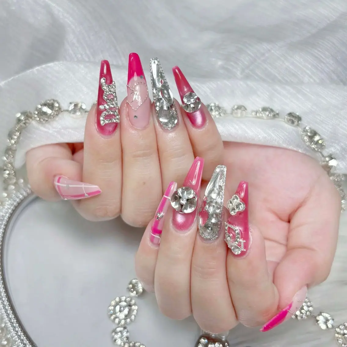 ネイル フレンチネイル ジェルネイル グラデーション 氷ネイル・うるうるネイル キラキラネイル ハンドネイル ハンドケア Nova Nailのネイルデザイン
