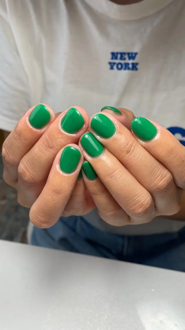 ネイル ワンカラーネイル シンプルネイル 夏ネイル ハンドネイル miinail miyuuのネイルデザイン